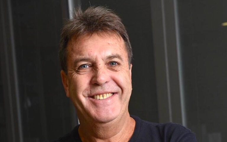 Adonis Alonso, periodista con más de tres décadas de experiencia cubriendo el sector